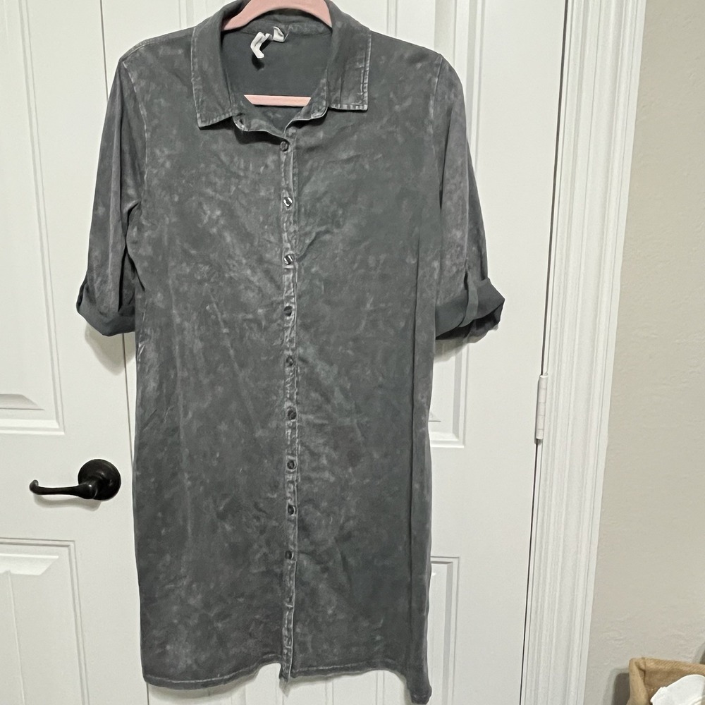 Cable & Gauge Washed Gray Button-Front Shirt Dress
